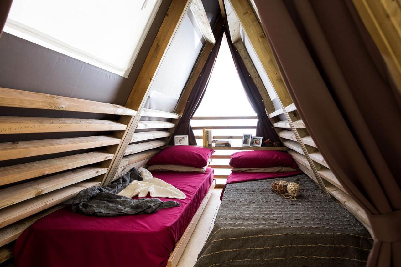 Mobile Homes Camping Santa Marina, Lanterna Тар Экстерьер фото Interior of a cabin