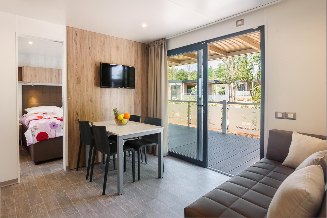 Mobile Homes Camping Santa Marina, Lanterna Тар Экстерьер фото Mobile home interior