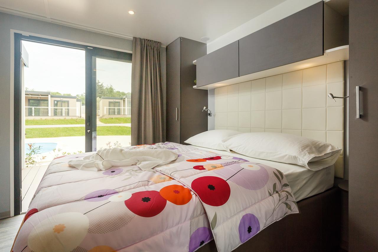 Mobile Homes Camping Santa Marina, Lanterna Тар Экстерьер фото A bedroom at the hotel