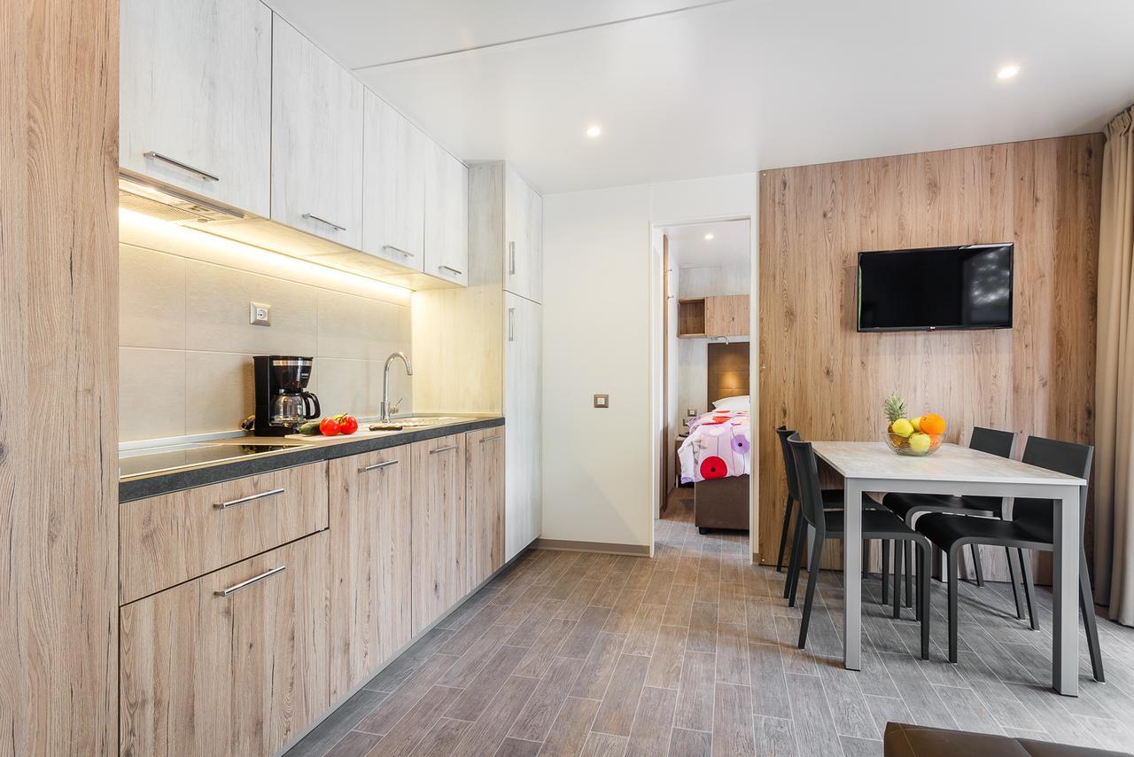 Mobile Homes Camping Santa Marina, Lanterna Тар Экстерьер фото A typical apartment at the complex
