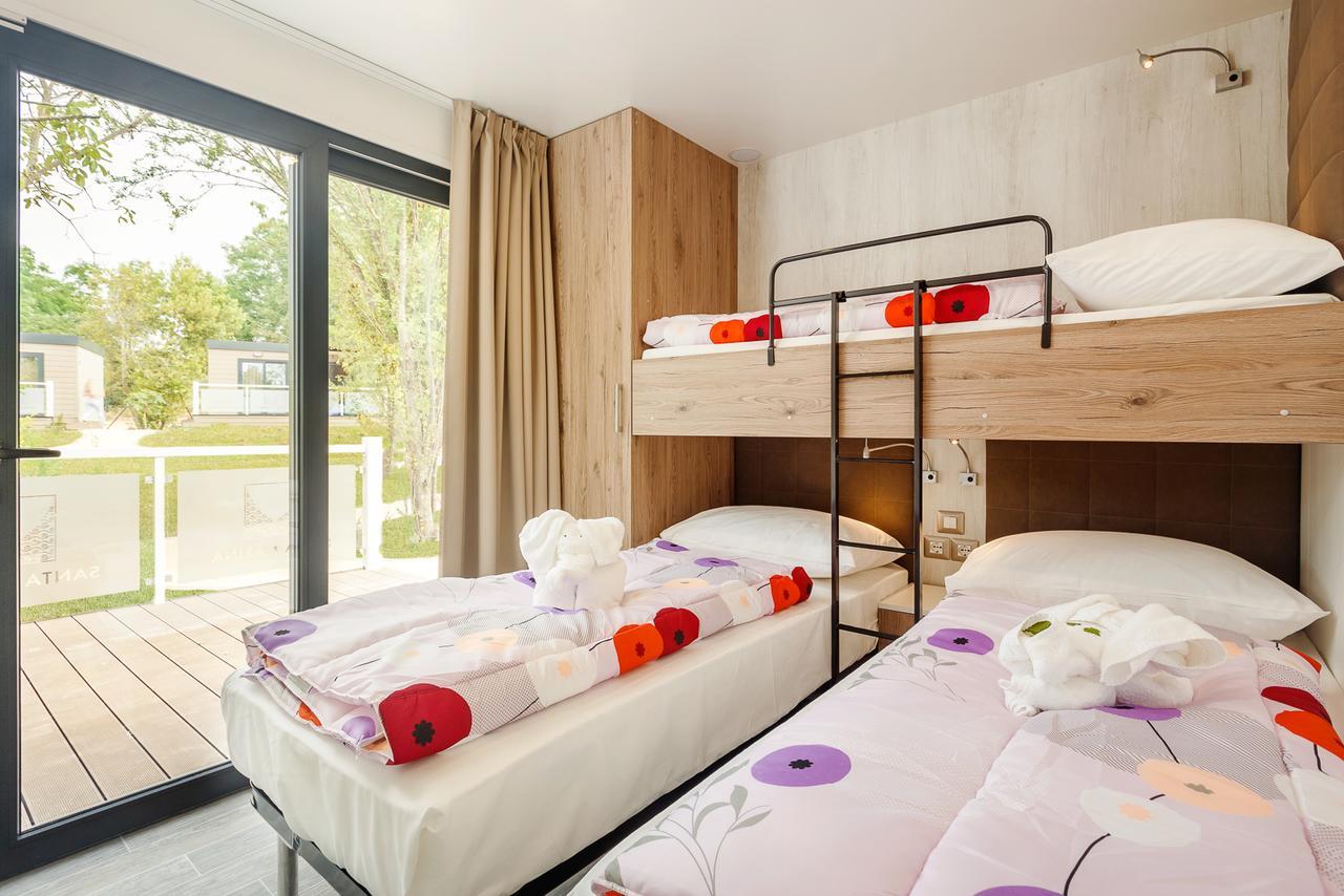 Mobile Homes Camping Santa Marina, Lanterna Тар Экстерьер фото A room at the hotel