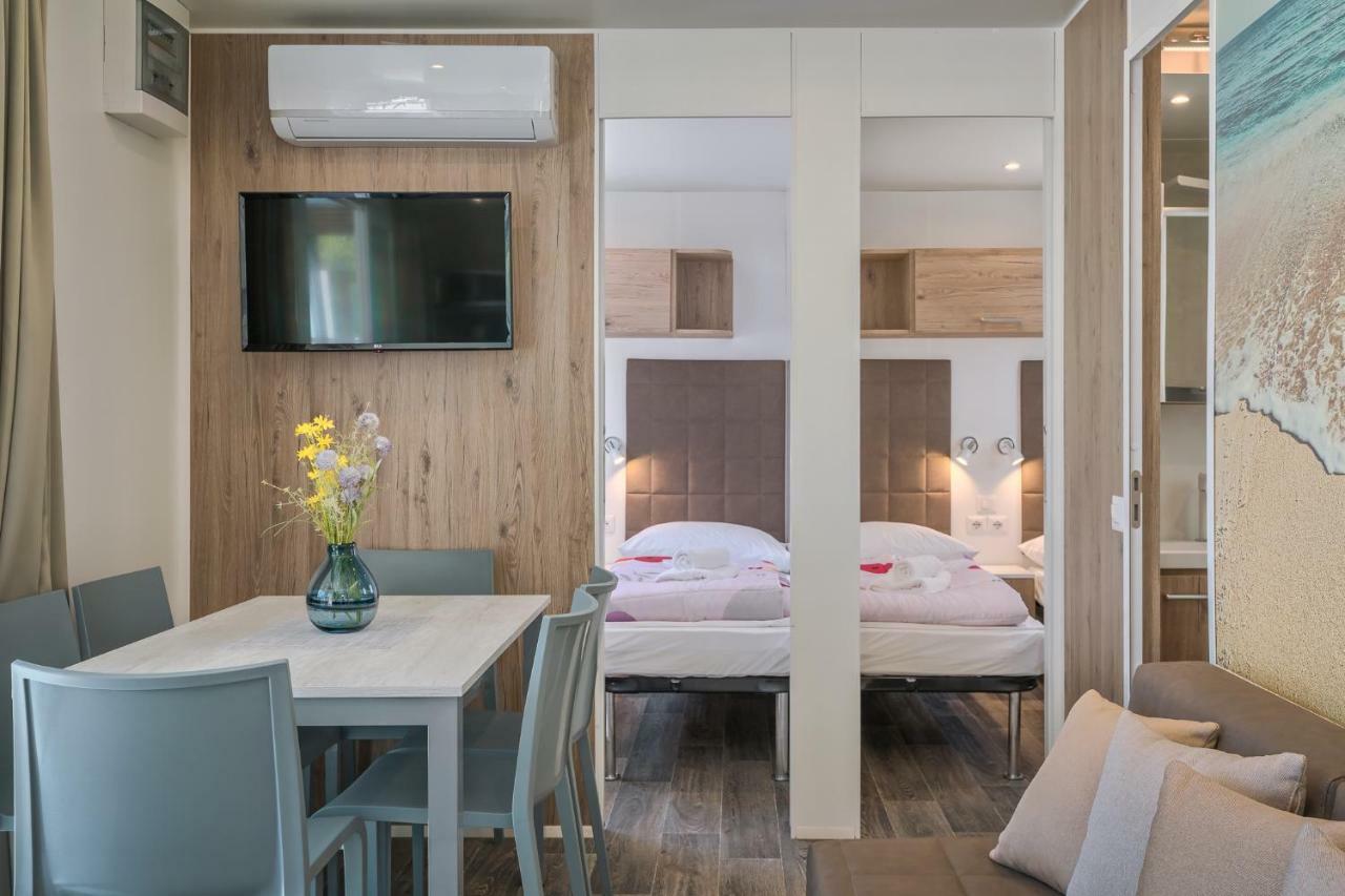 Mobile Homes Camping Santa Marina, Lanterna Тар Экстерьер фото Interior of a mobile home