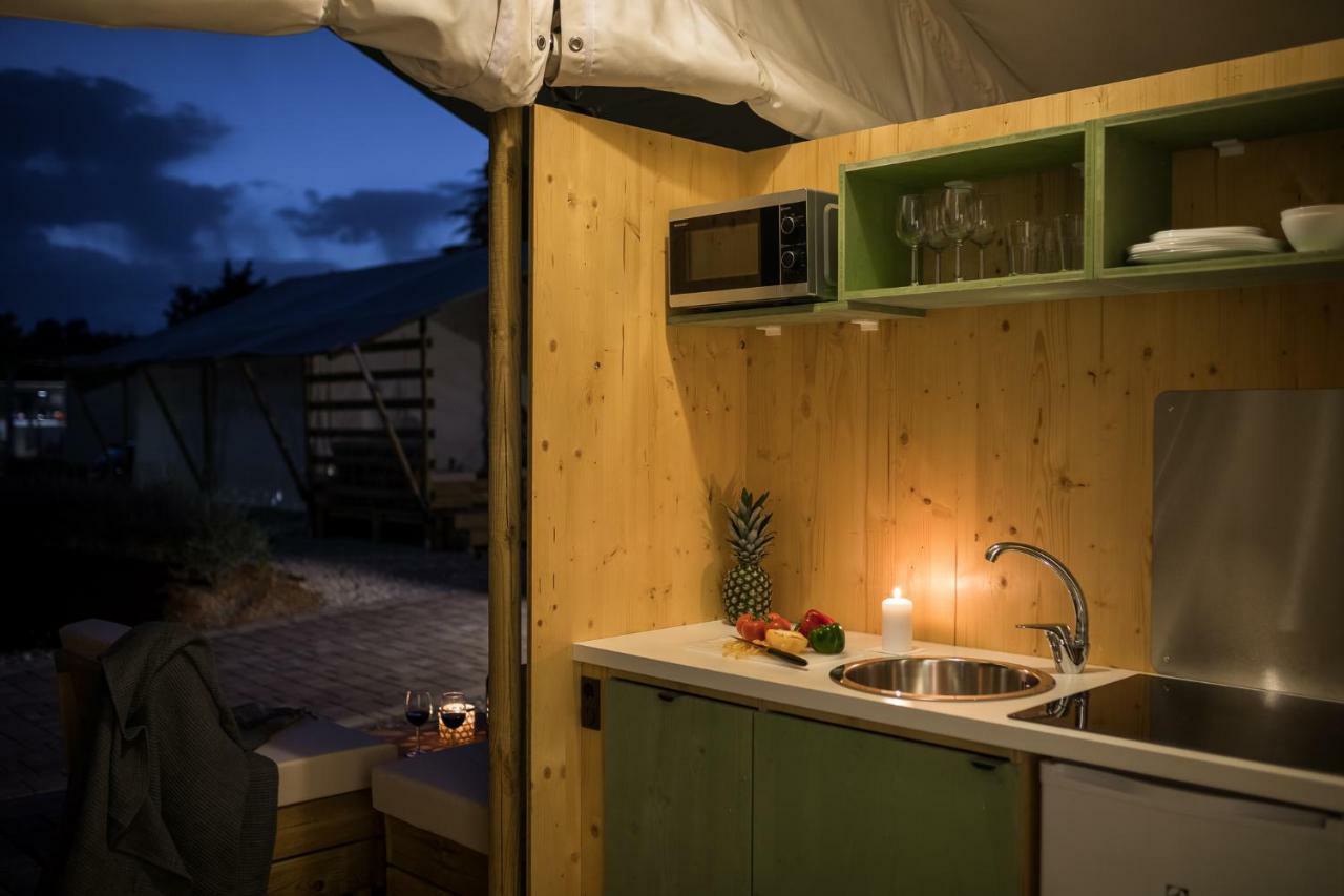 Mobile Homes Camping Santa Marina, Lanterna Тар Экстерьер фото Kitchen in a Canvas Camp