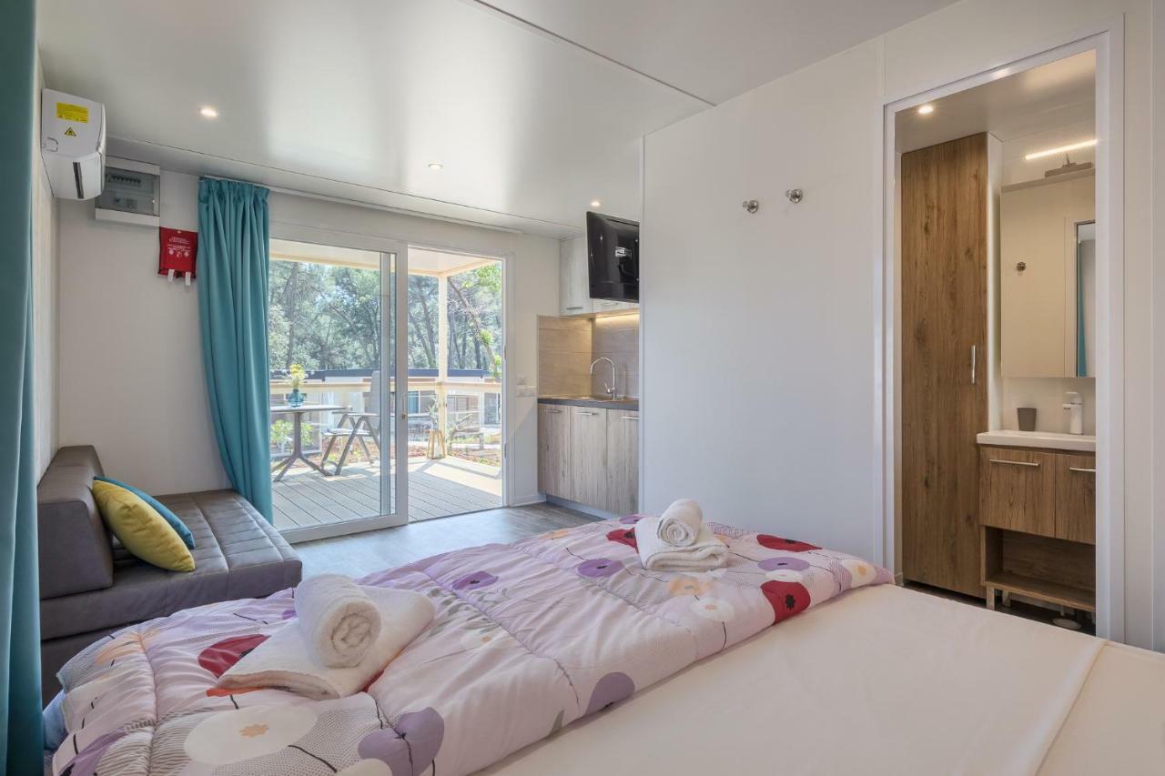 Mobile Homes Camping Santa Marina, Lanterna Тар Экстерьер фото A typical studio at the resort