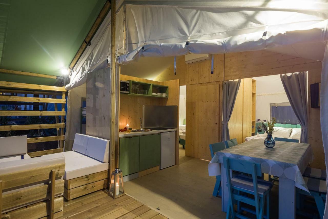 Mobile Homes Camping Santa Marina, Lanterna Тар Экстерьер фото Interior of a mobile home
