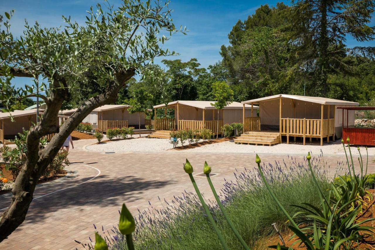 Mobile Homes Camping Santa Marina, Lanterna Тар Экстерьер фото Camping in France