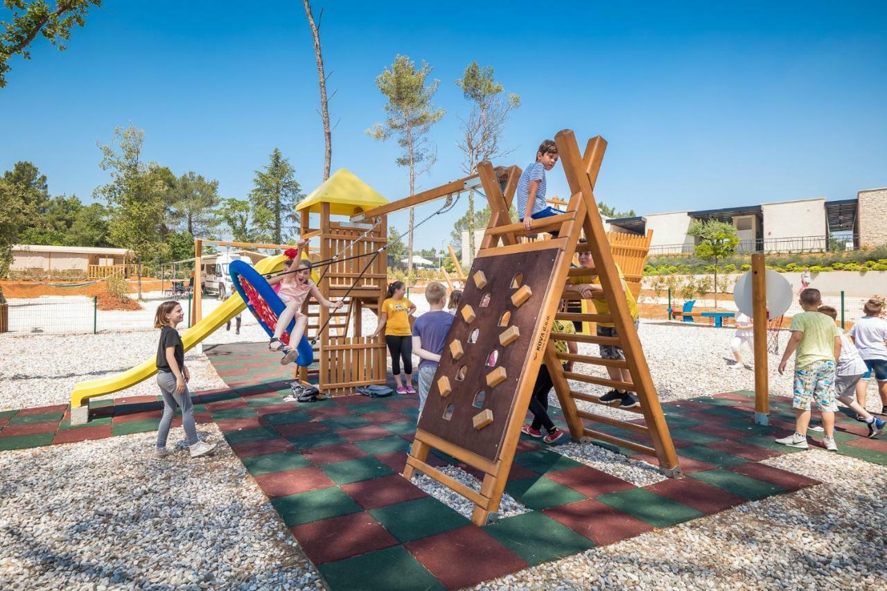 Mobile Homes Camping Santa Marina, Lanterna Тар Экстерьер фото Playground in the park