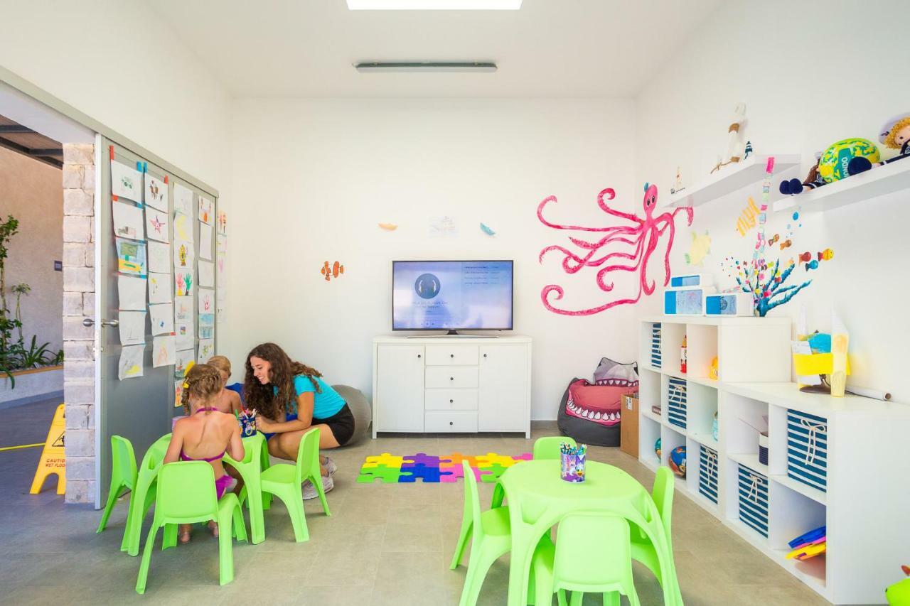 Mobile Homes Camping Santa Marina, Lanterna Тар Экстерьер фото A nursery in Israel